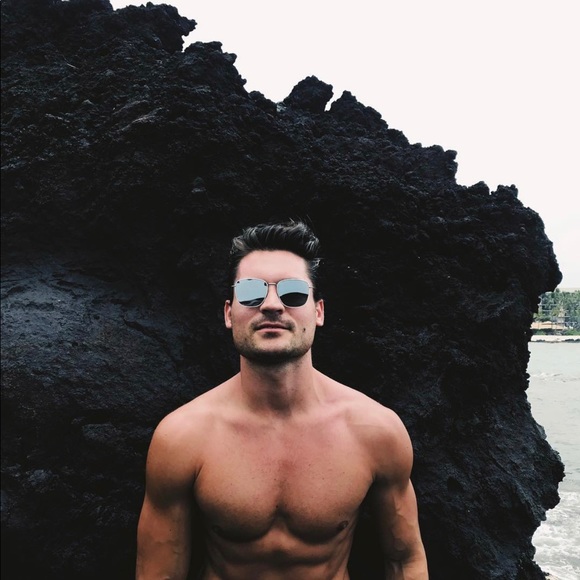 Meet your Posher, Joel - Picture 3 of 3